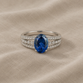 Silberring mit geteiltem Band und Zirkonia