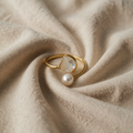 Offener Ring mit Perle und Muscheloptik