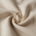 Verführerischer Ring mit drei Steinen