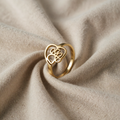 Goldene Fußabdrücke und Herzring – Schmuck für Tierliebhaber