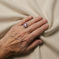 Ring mit tropfenförmigem rosa Saphir | Weißgold
