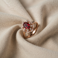 Roter Rubin in roségoldener Ring