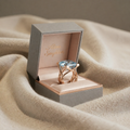 Vintage-Ring aus roségold mit blauer Zirkonia