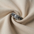 RING AUS ZIRKON