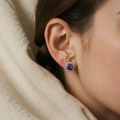Runde Pavé-Ohrstecker aus Amethyst | Weißgold