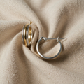 Funkelnde Goldene Silberne Ohrringe im Vintage-Gold-Stil