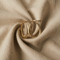 Stilvolle goldene Ohrringe