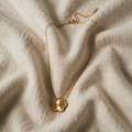 Matilda – Halskette mit goldfarbener Blume