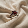 Kassira rote Ringe | Weißgold