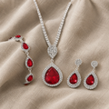 Schmuckset aus Silber und Rubinen